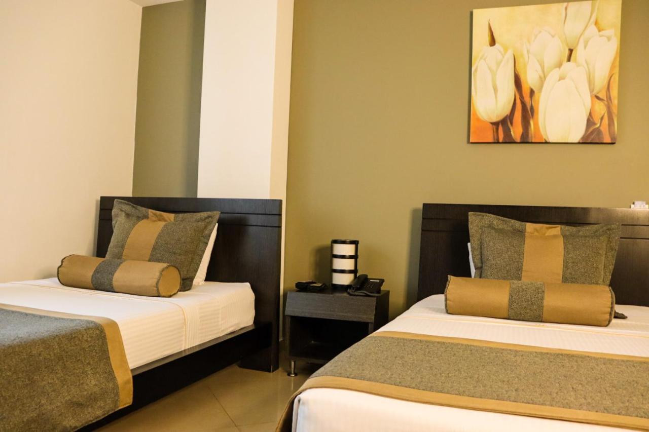 Hotel Medellin Gold Bagian luar foto
